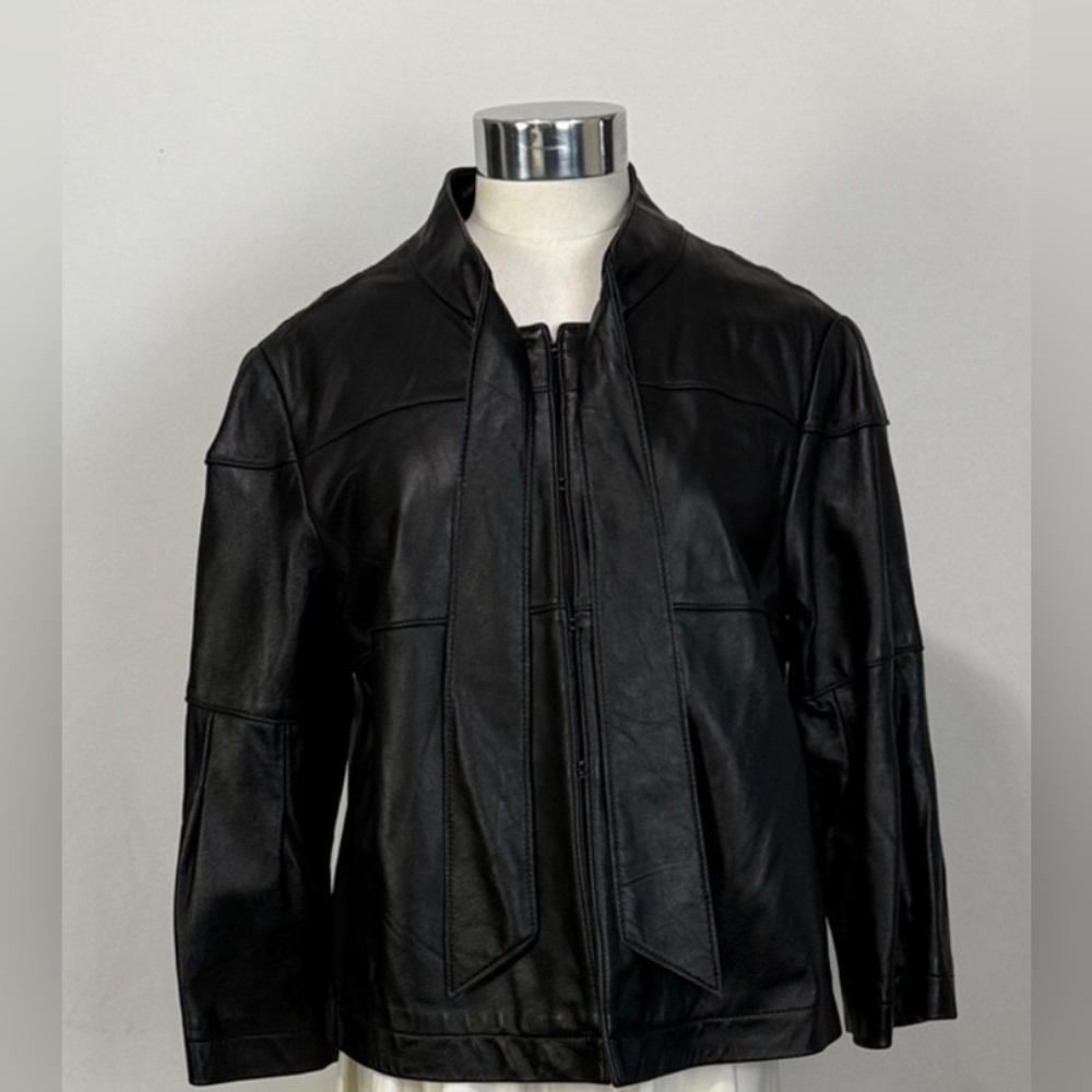 Neiman Marcus size medium nwot leather tie, front jacket